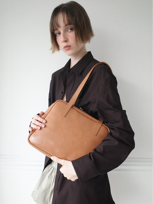 Trapezoid Middle Shoulder Bag (camel)