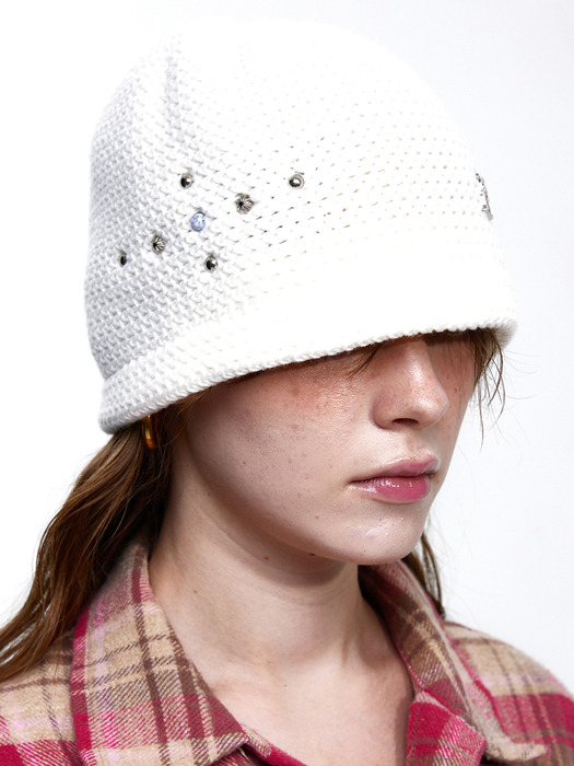 RIVET KNIT BEANIE - WHITE