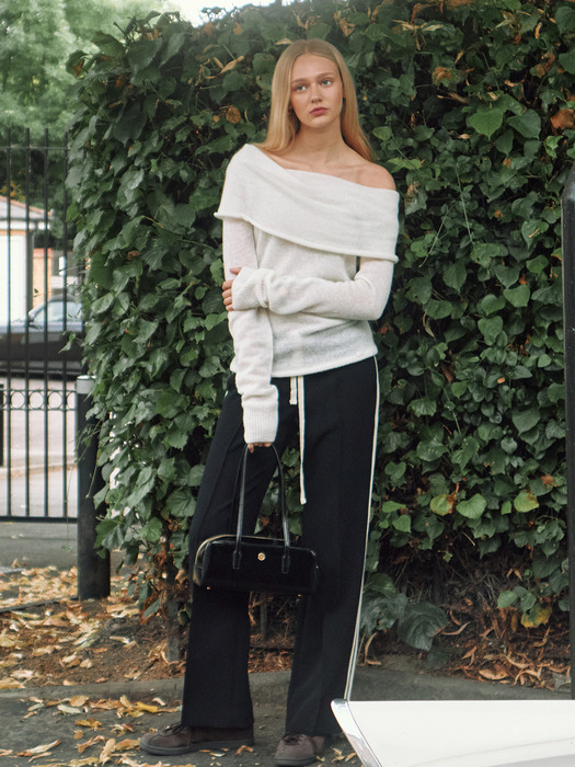 [단독]French Off-Shoulder Knit Ivory