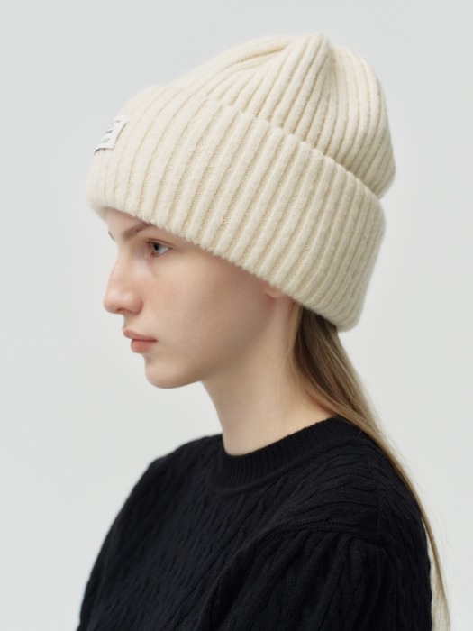 classic logo beanie - ivory