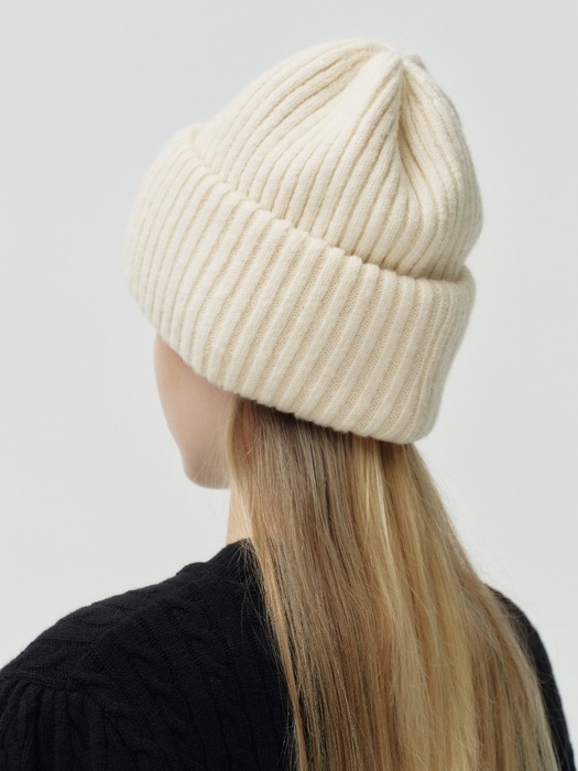 classic logo beanie - ivory