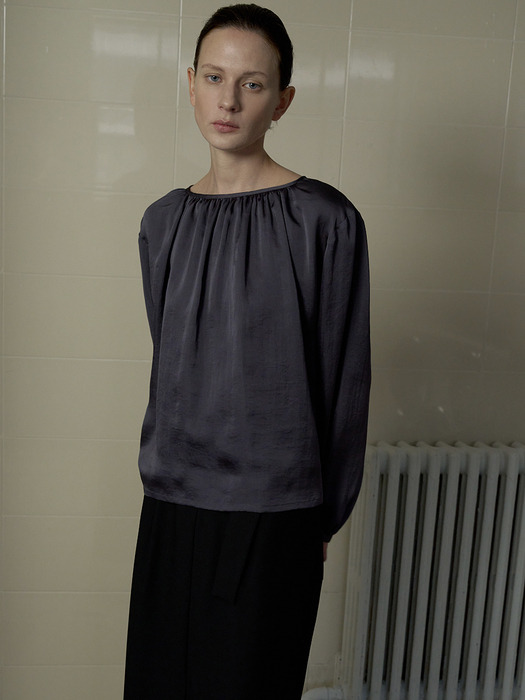 SILKY SHIRRING BLOUSE_CHARCOAL