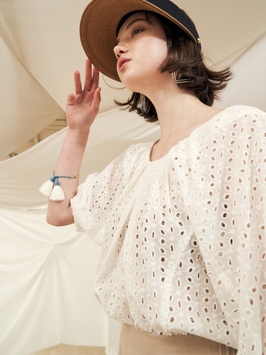 18 summer_White Volume Lace Blouse