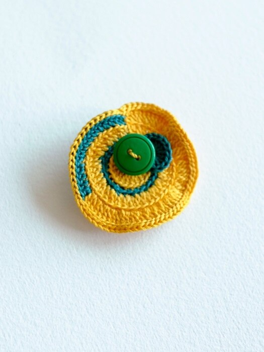 Palette knit brooch (Yellow)