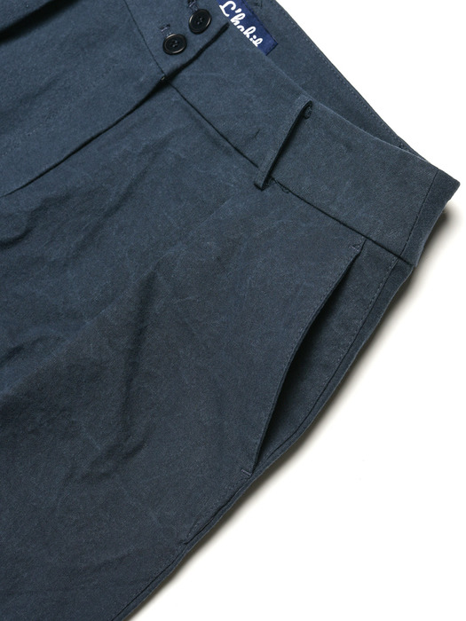 PLEATED COTTON CHINO PANTS (NAVY)