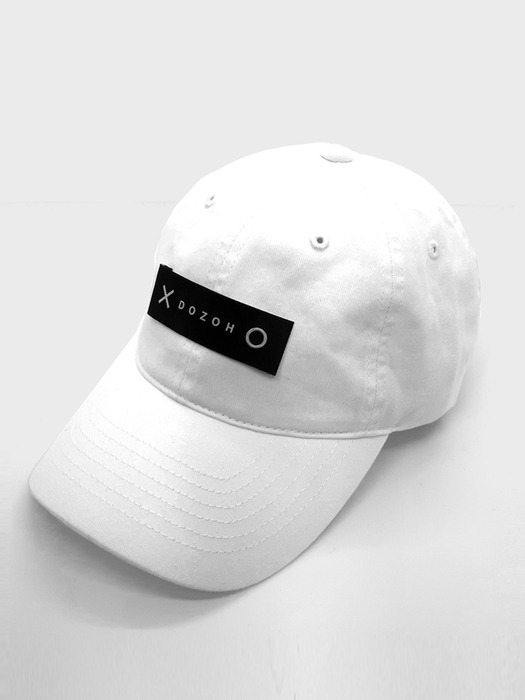 WHITE DOZOH XO BALL CAP