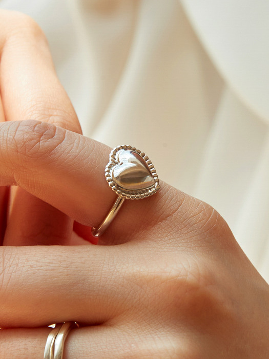 Amour ring