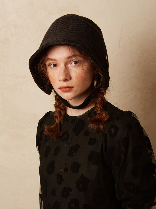 Jane bonnet & snap button strap - Black