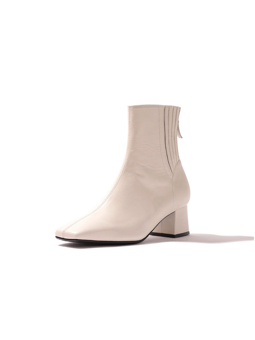 Accordion ankle boots / ivory
