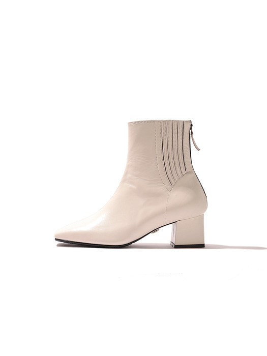 Accordion ankle boots / ivory