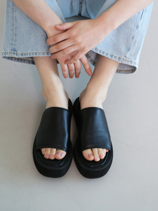 NO. Chloe Simple Platform Slide _ BLACK