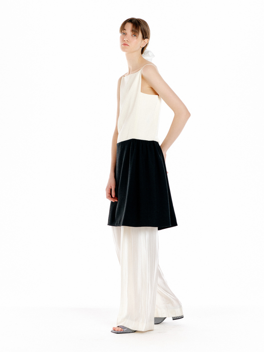 UDAISY Sleeveless Shirred Mini Dress - Ivory/Black