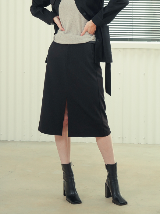 Front Slit Detail Skirt _Black