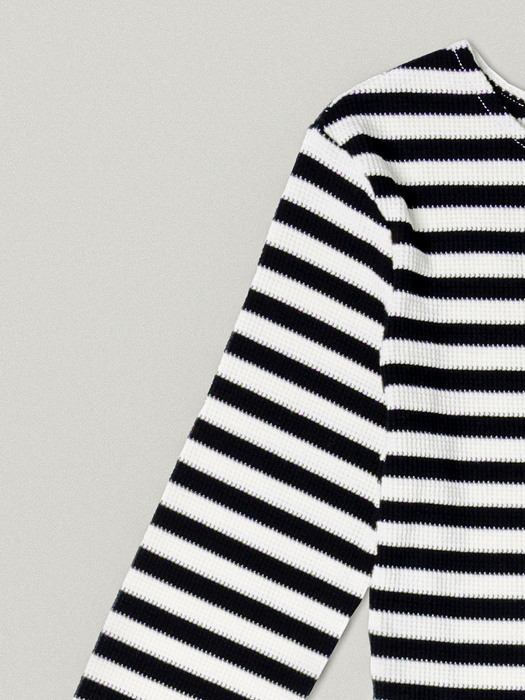 BOAT NECK STRIPE SLEEVE T-SHIRT IN IVORY BLACK