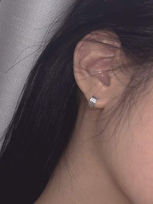 [단독] Triple Pipe Earrings