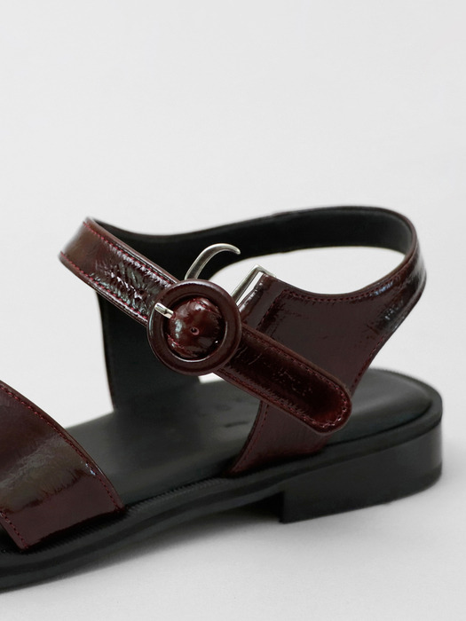 Shiny Leather Crossover Sandals . Burgundy