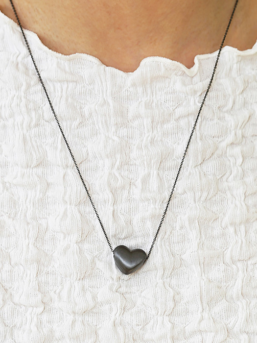 Volume Heart necklace (black)