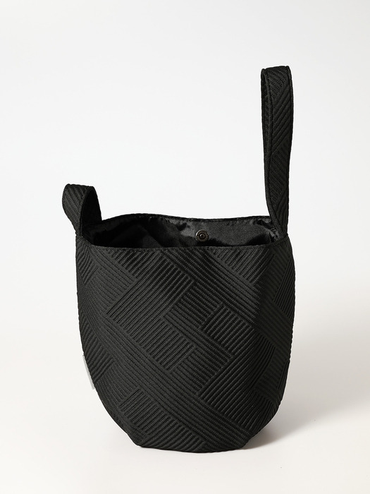 Embossing Dumpling Wrist bag_Stripe Black