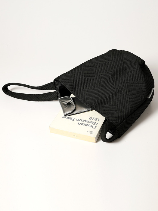 Embossing Dumpling Wrist bag_Stripe Black