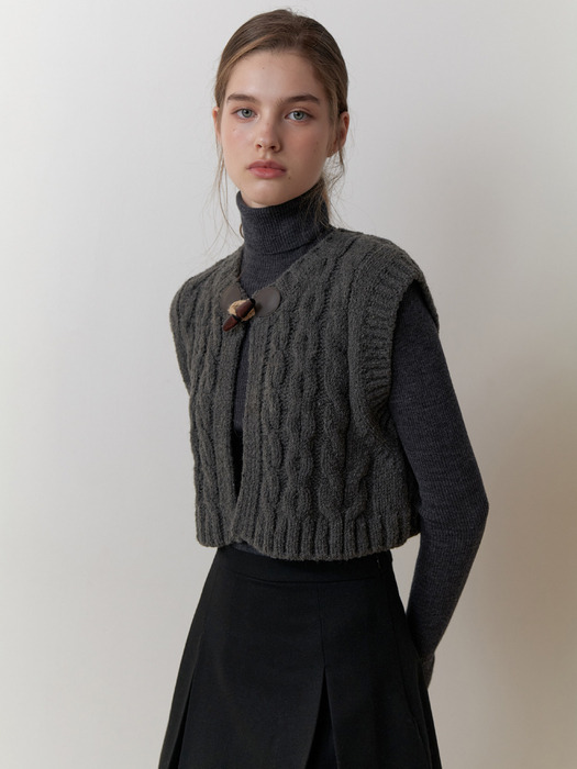 Cocoa cable knit vest (charcoal)