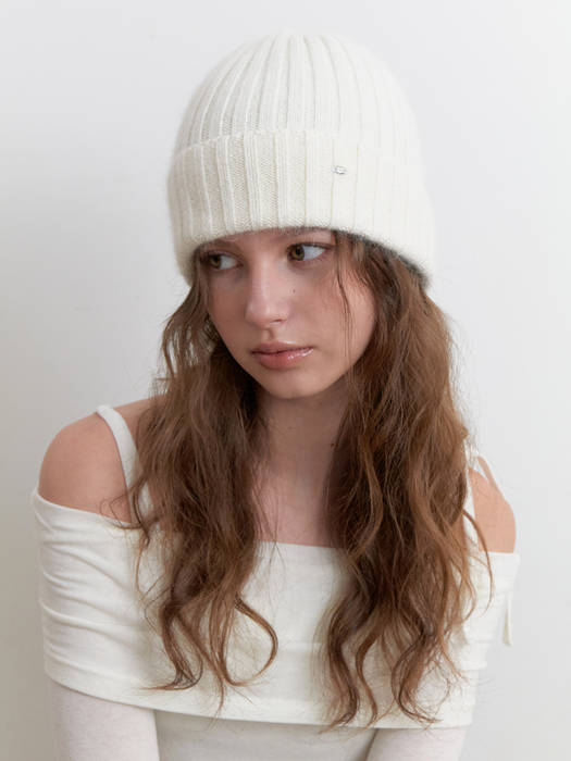 soft knit beanie - white