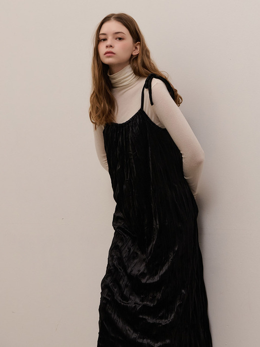 WINTER VELVET PLEATED DRESS BLACK