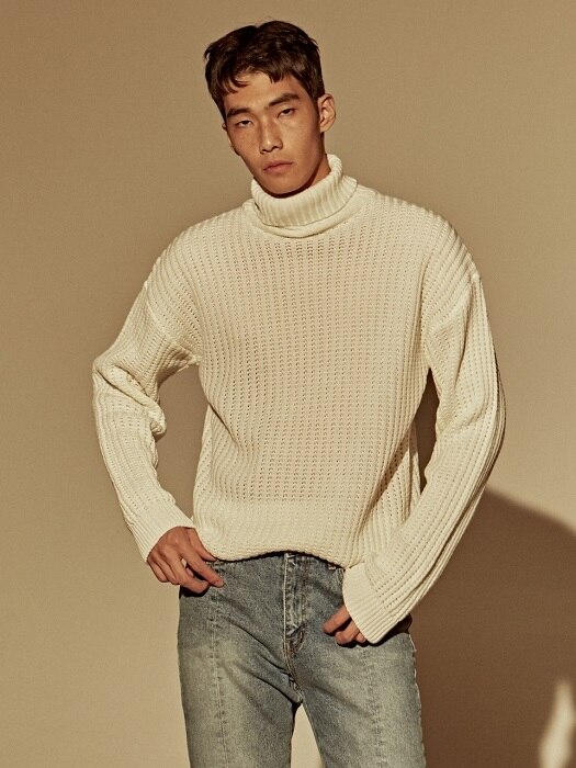 OVER HIGH TURTLE KNIT_IVORY