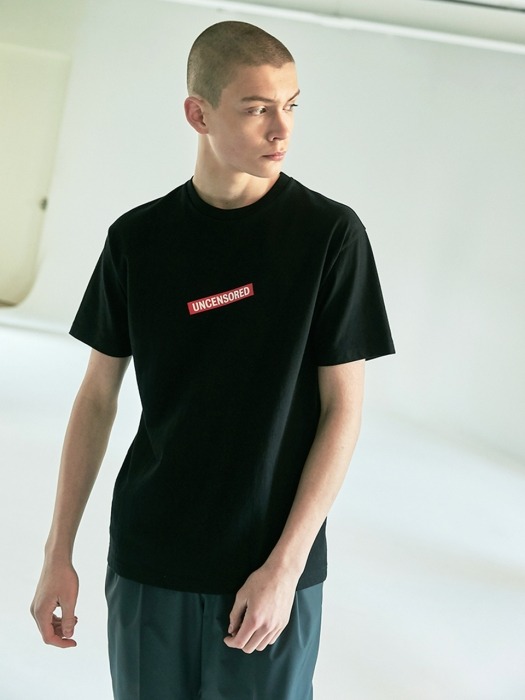 [EBAMB2001M]UNCENSORED 로고 티셔츠_BLACK