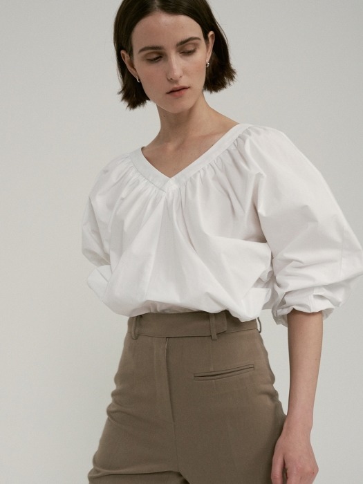 V NECK SHIRRING BLOUSE (WHITE)