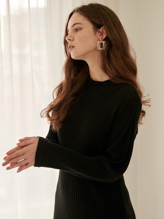 Pleats Sleeve Knit One-Piece Black