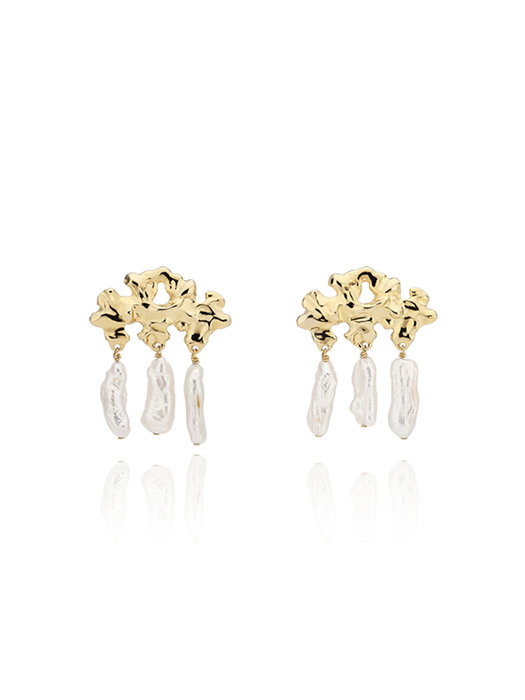 Gentle wave pearl earrings