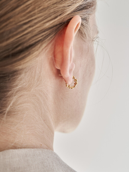 Tiny Small Wave Earring