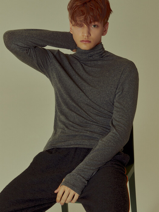 LOGO TURTLENECK SWEATER GRAY