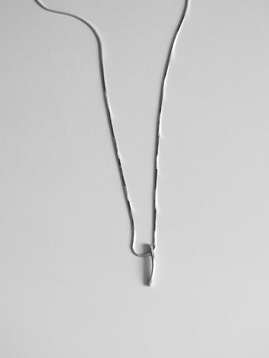 Simple bar necklace