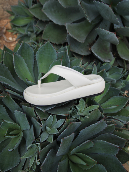 Nael Flatform Flip Flops Leather Ivory