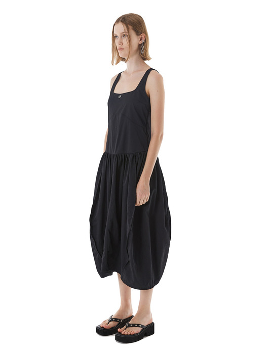 SQUARE INCISION DRESS / BLACK