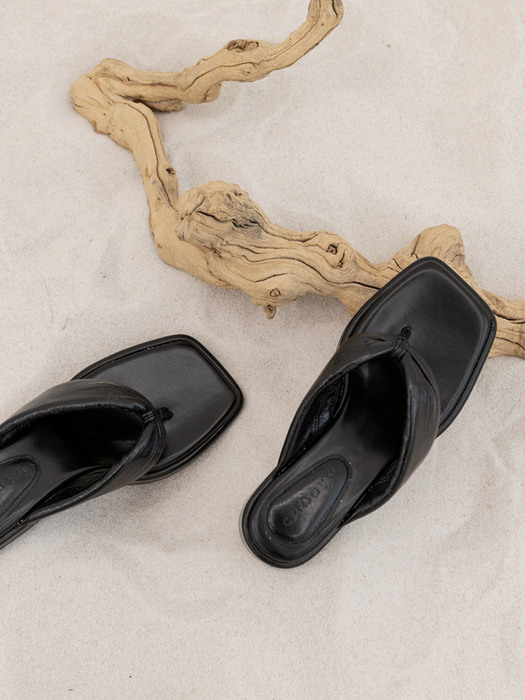 Padded flip-flops - black