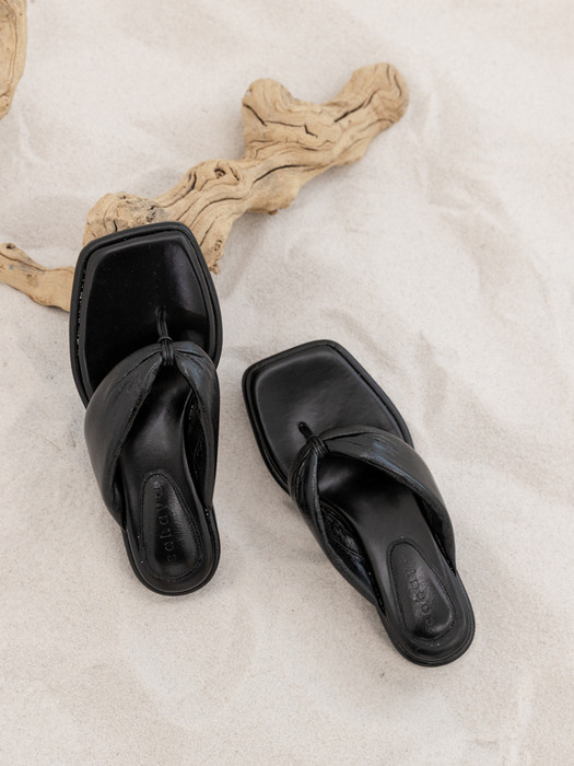 Padded flip-flops - black