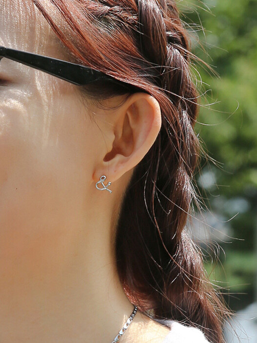 & symbol earring (2colors)
