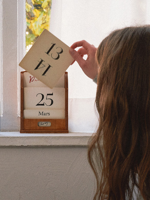 23 Calendar with Wood Stand