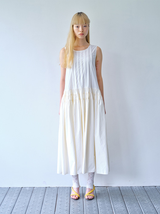 PINTUCK SLEEVELESS DRESS (WHITE)