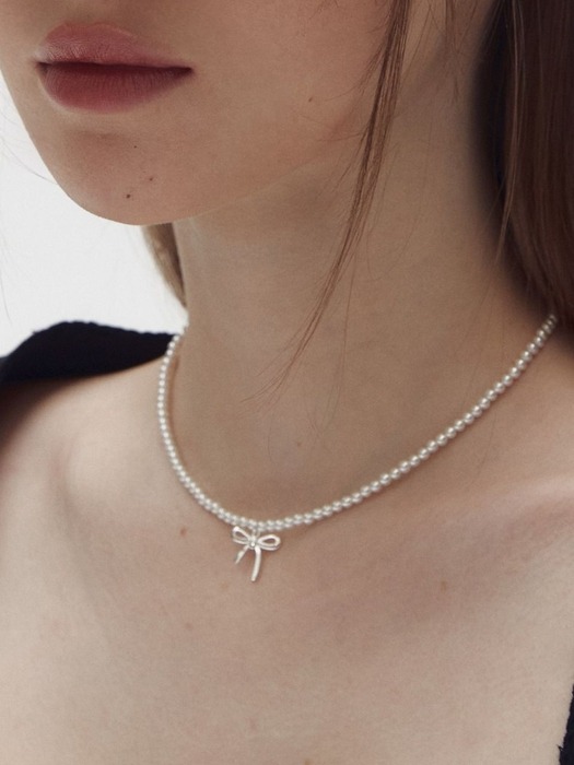 Ribbon pearl necklace