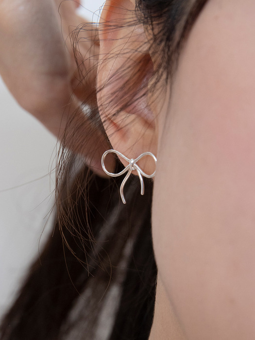 Simple Ribbon Earring