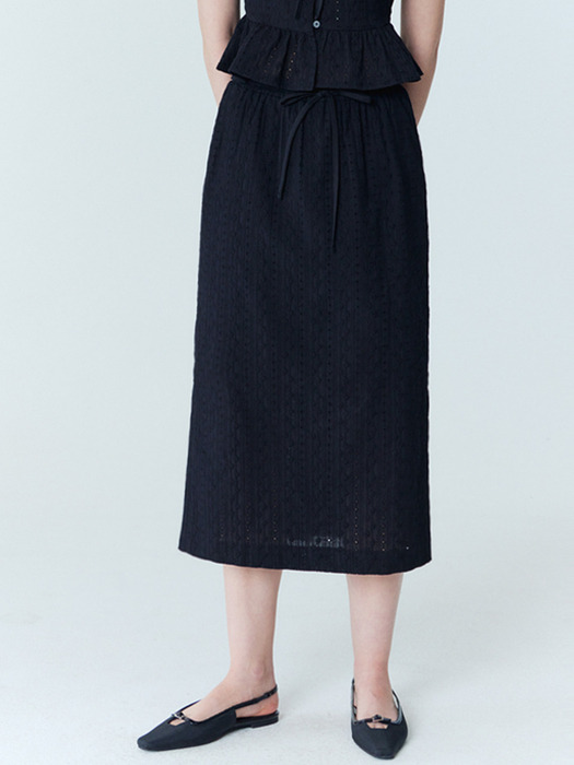 Flower embroidery H-line long skirt_Black