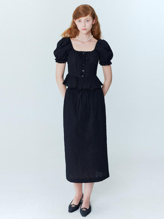 Flower embroidery H-line long skirt_Black