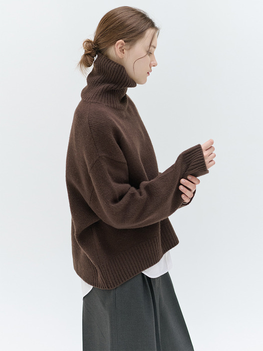 24WN relax-fit turtleneck pullover [CH/BR]