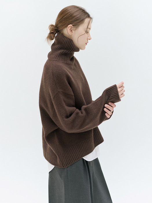 24WN relax-fit turtleneck pullover [CH/BR]