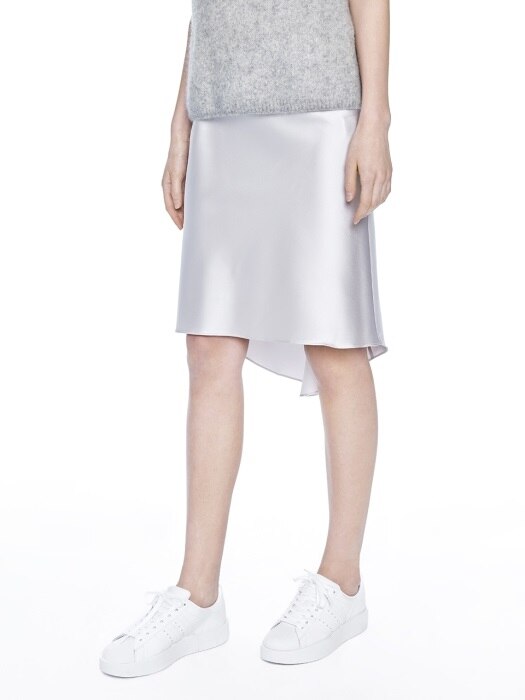 SATIN SKIRT WITH ELASTIC BANDED WAIST. SILVER