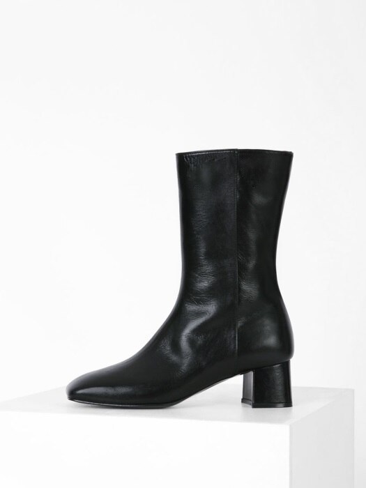 SQUARE MIDDLE ANKLE BOOTS - BLACK
