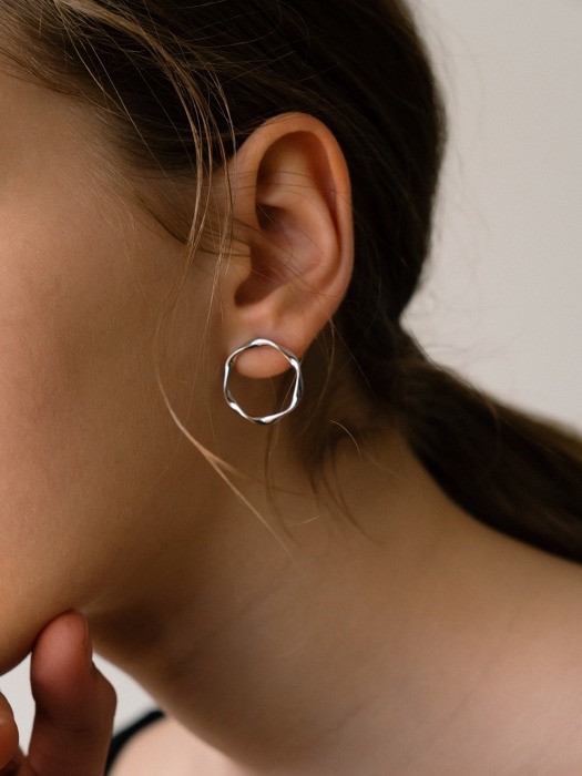 Wave DNA Circle Earring